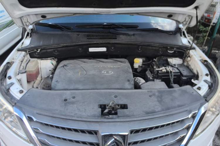 Used Baojun 560 2015 1.8L manual luxury version Engine Bay