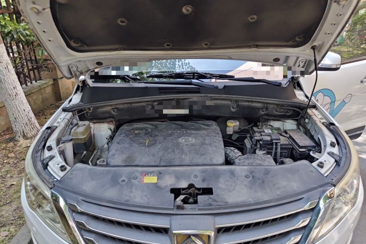 Used Baojun 560 2015 1.8L manual luxury version Engine Bay