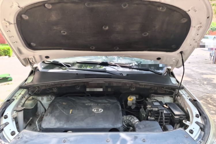 Used Baojun 560 2015 1.8L manual luxury version Engine Bay
