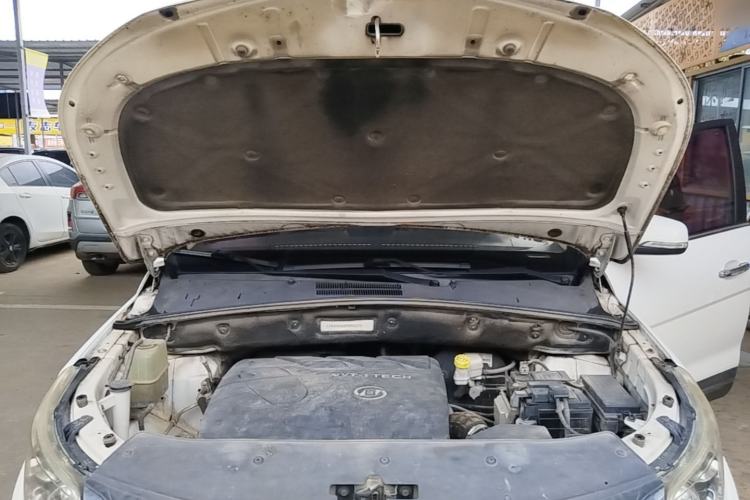 Used Baojun 560 2015 1.8L Manual Elite Edition Engine Bay