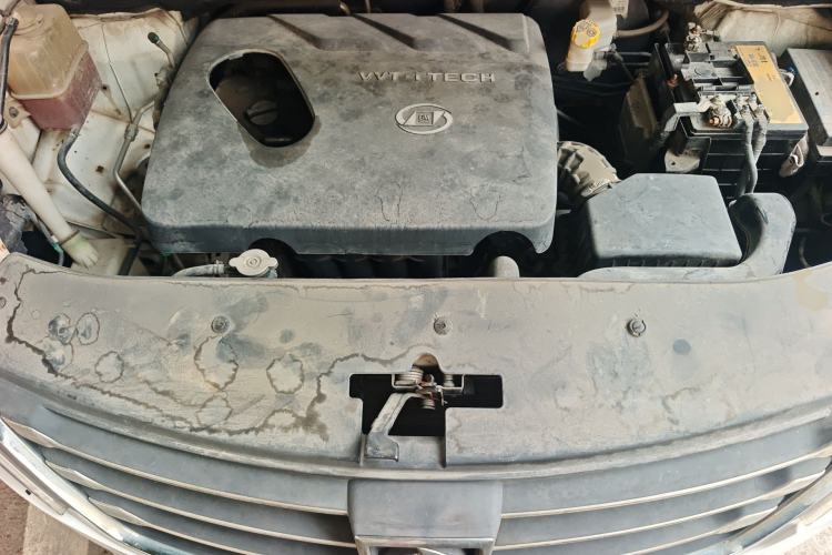 Used Baojun 560 2015 1.8L manual luxury version Engine Bay
