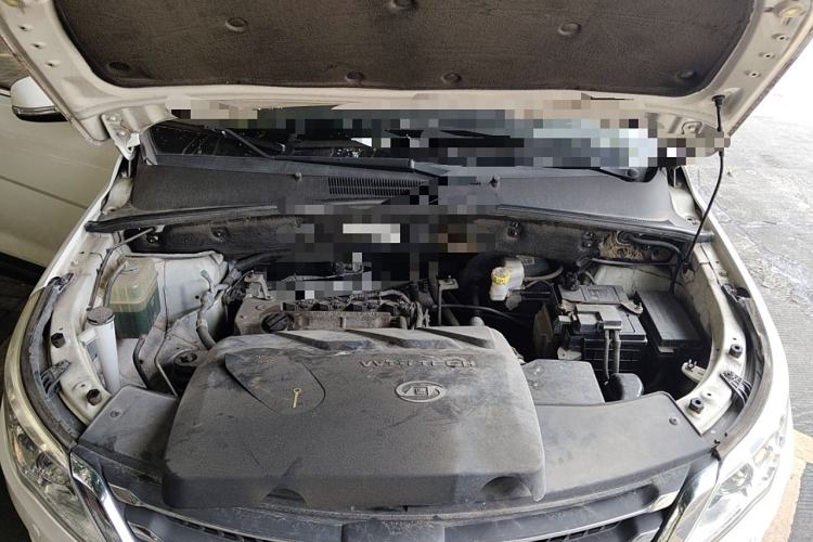 Used Baojun 560 2015 1.8L manual luxury version Engine Bay