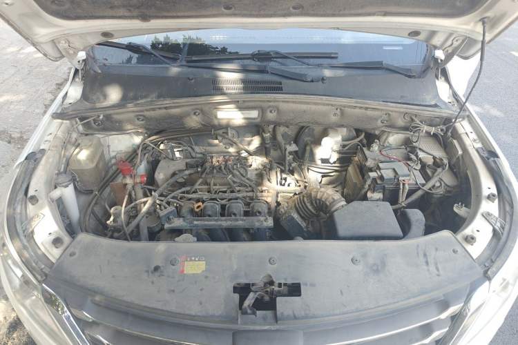 Used Baojun 560 2015 1.8L manual luxury version Engine Bay