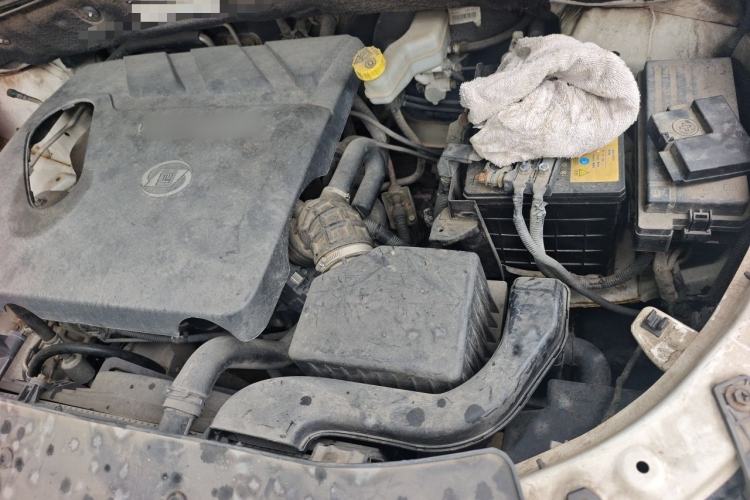 Used Baojun 560 2015 1.8L manual luxury version Engine Bay