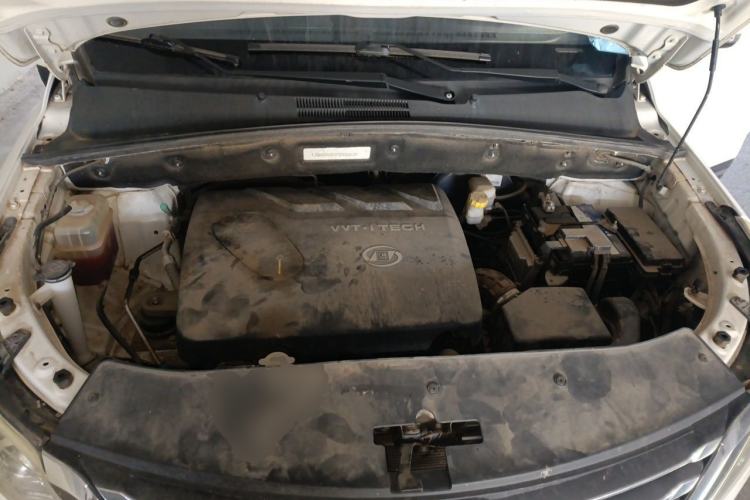 Used Baojun 560 2015 1.8L manual luxury version Engine Bay