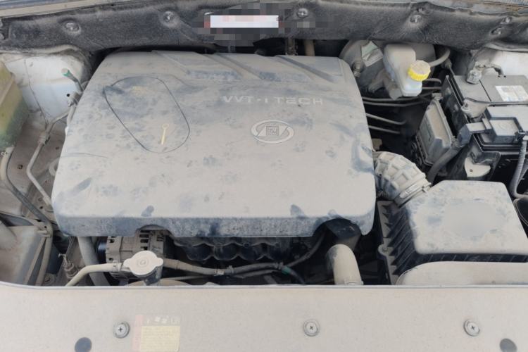 Used Baojun 560 2015 1.8L manual luxury version Engine Bay