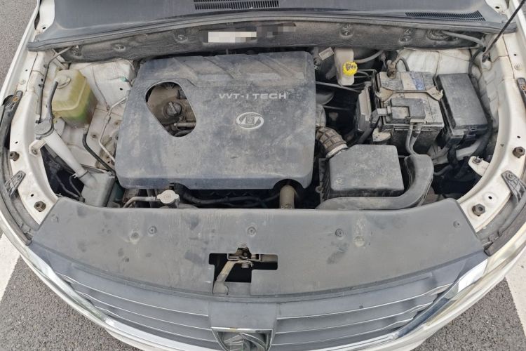 Used Baojun 560 2015 1.8L manual luxury version Engine Bay