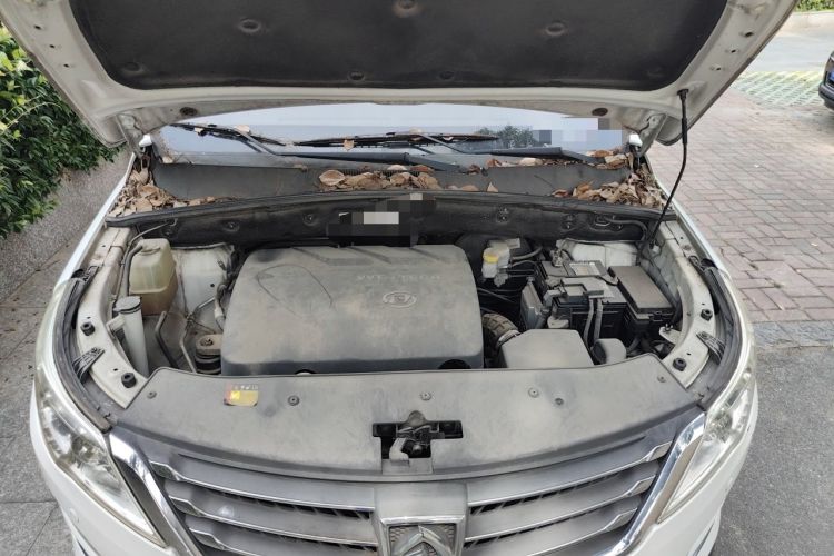Used Baojun 560 2015 1.8L manual luxury version Engine Bay