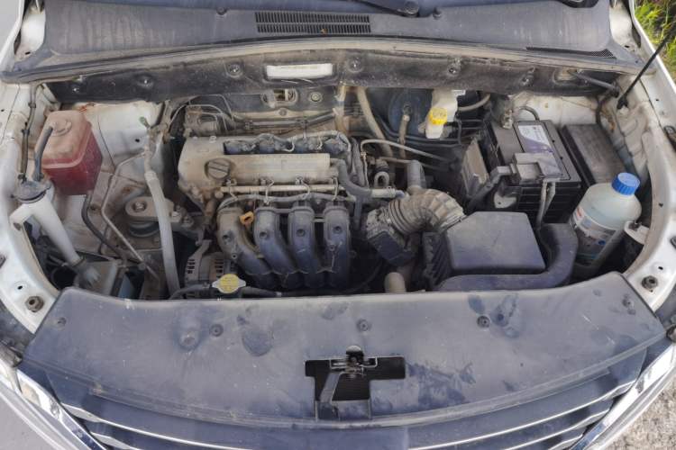 Used Baojun 560 2015 1.8L manual Comfort trim level Engine Bay