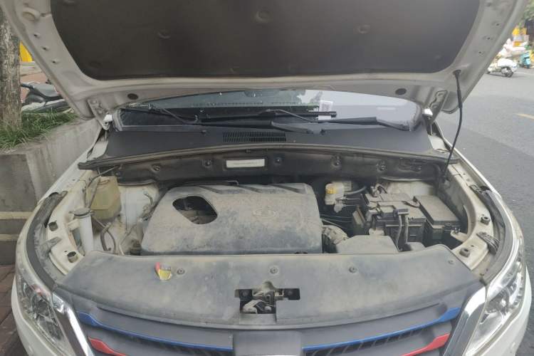 Used Baojun 560 2015 1.8L manual luxury version Engine Bay