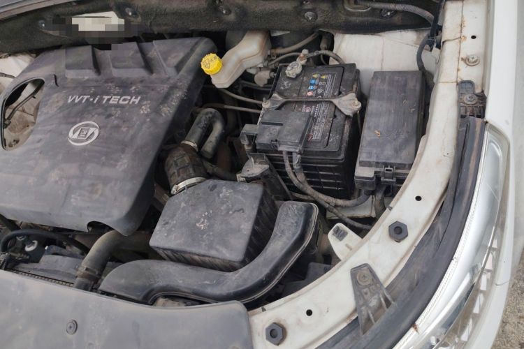 Used Baojun 560 2015 1.8L manual luxury version Engine Bay Left