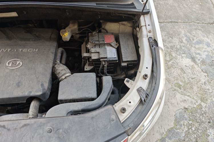 Used Baojun 560 2015 1.8L manual luxury version Engine Bay Left