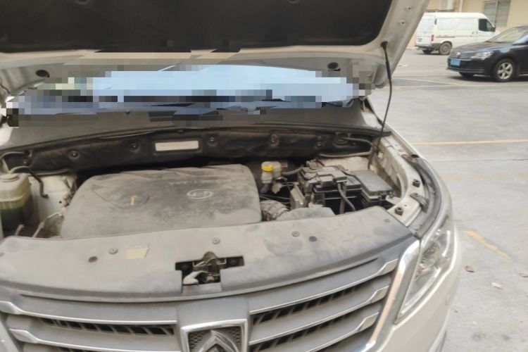 Used Baojun 560 2015 1.8L manual luxury version Engine Bay Left