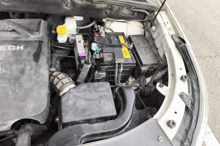 Used Baojun 560 2015 1.8L manual luxury version Engine Bay Left