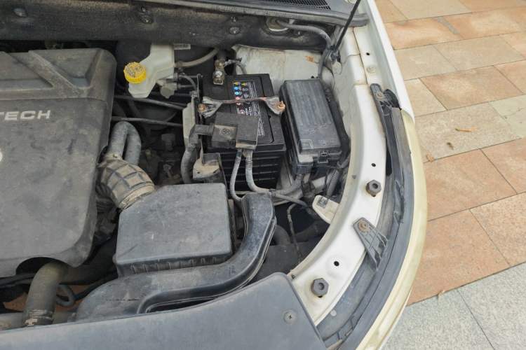 Used Baojun 560 2015 1.8L manual luxury version Engine Bay Left
