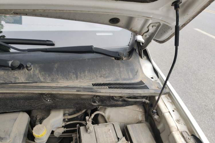 Used Baojun 560 2015 1.8L Manual Elite Edition Engine Bay Left