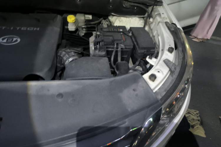 Used Baojun 560 2015 1.8L manual luxury version Engine Bay Left