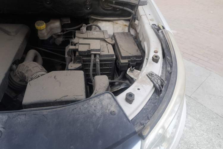 Used Baojun 560 2015 1.8L manual Comfort trim level Engine Bay Left