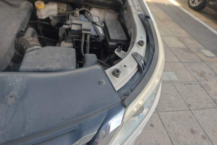 Used Baojun 560 2015 1.8L manual luxury version Engine Bay Left