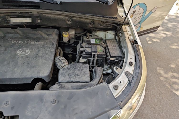 Used Baojun 560 2015 1.8L manual luxury version Engine Bay Left