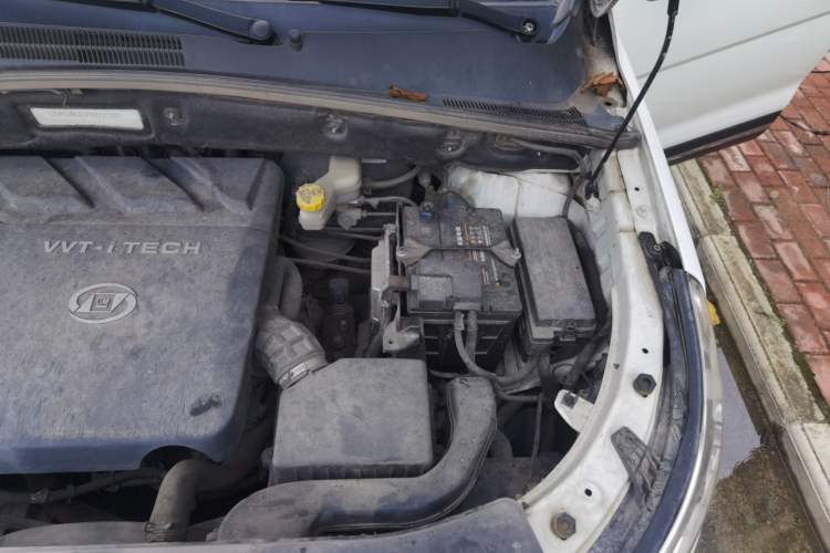 Used Baojun 560 2015 1.8L Manual Elite Edition Engine Bay Left