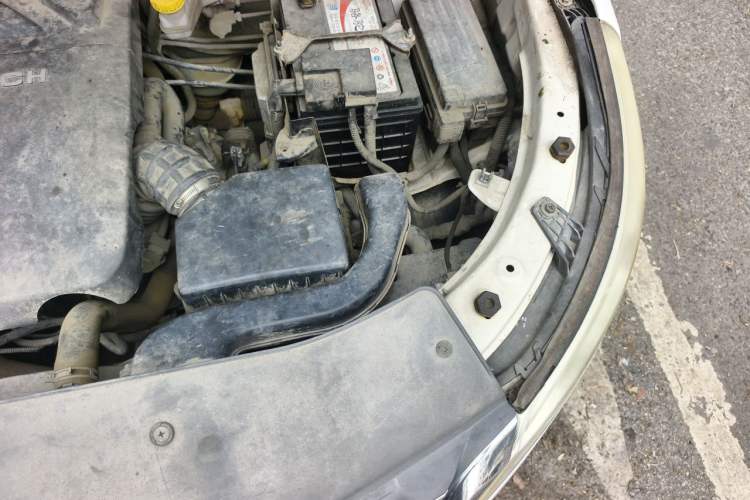 Used Baojun 560 2015 1.8L manual luxury version Engine Bay Left