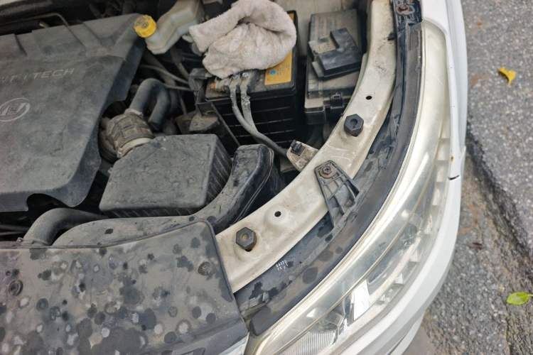 Used Baojun 560 2015 1.8L manual luxury version Engine Bay Left