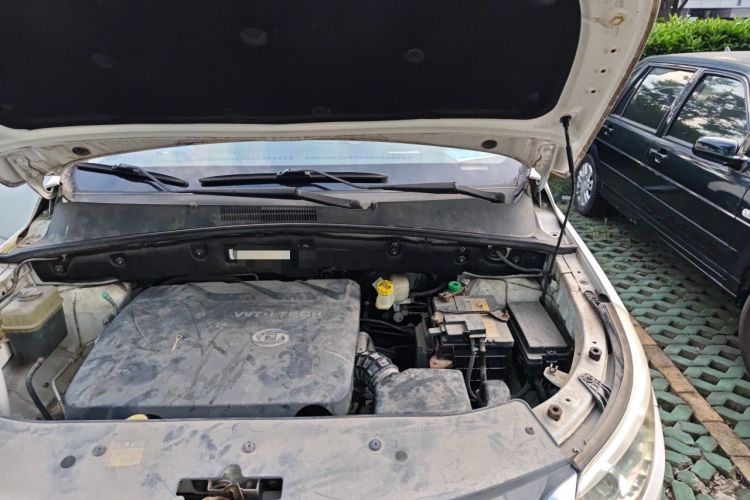 Used Baojun 560 2015 1.8L manual luxury version Engine Bay Left