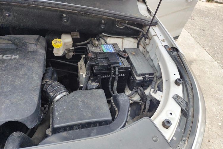 Used Baojun 560 2015 1.8L manual luxury version Engine Bay Left