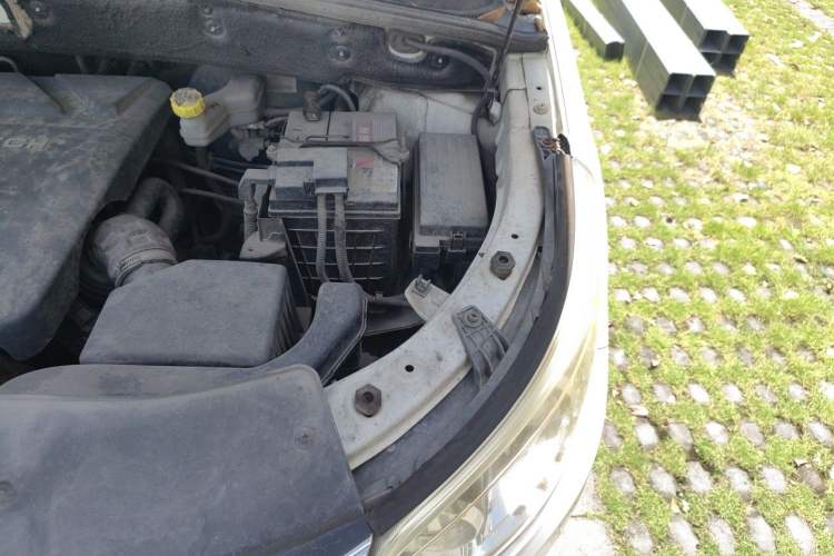 Used Baojun 560 2015 1.8L manual luxury version Engine Bay Left