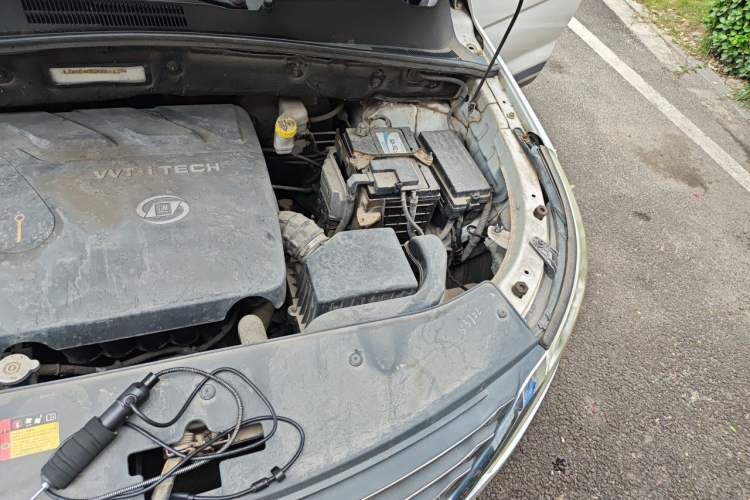 Used Baojun 560 2015 1.8L manual luxury version Engine Bay Left