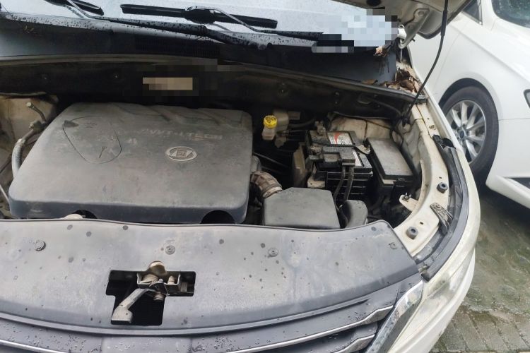 Used Baojun 560 2015 1.8L manual luxury version Engine Bay Left