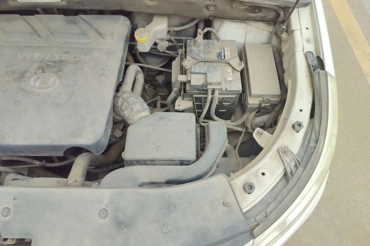 Used Baojun 560 2015 1.8L manual luxury version Engine Bay Left