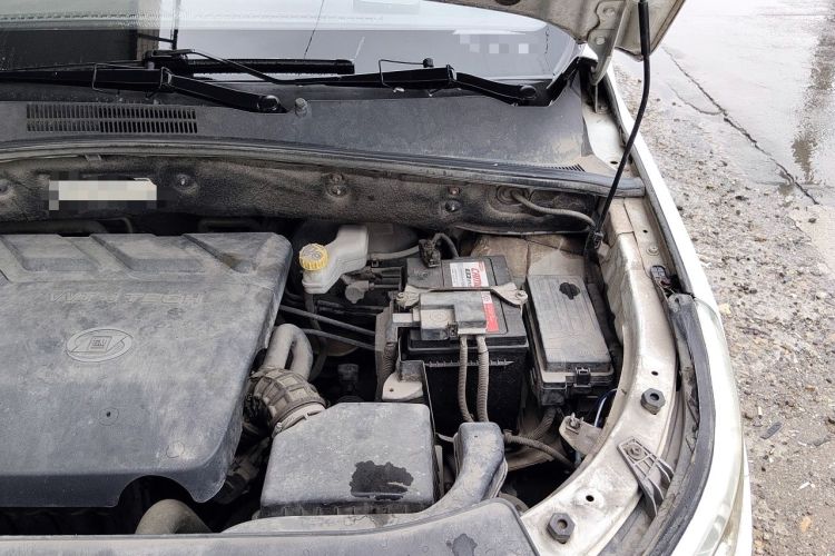 Used Baojun 560 2015 1.8L Manual Elite Edition Engine Bay Left