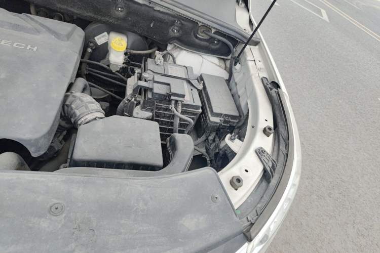 Used Baojun 560 2015 1.8L Manual Elite Edition Engine Bay Left
