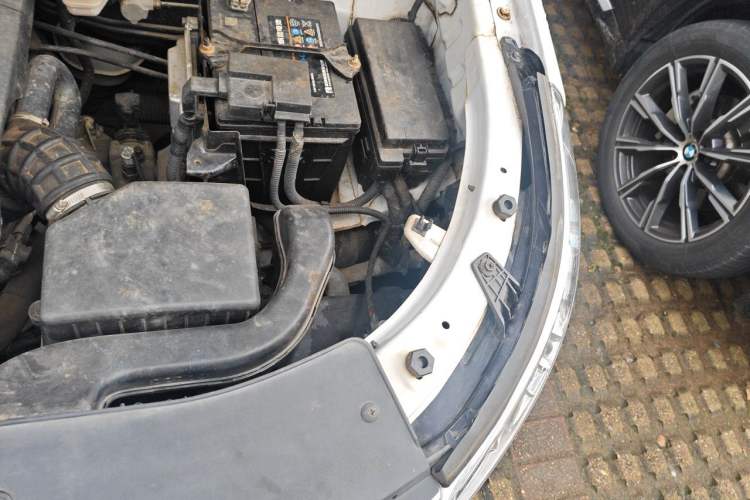 Used Baojun 560 2015 1.8L manual luxury version Engine Bay Left