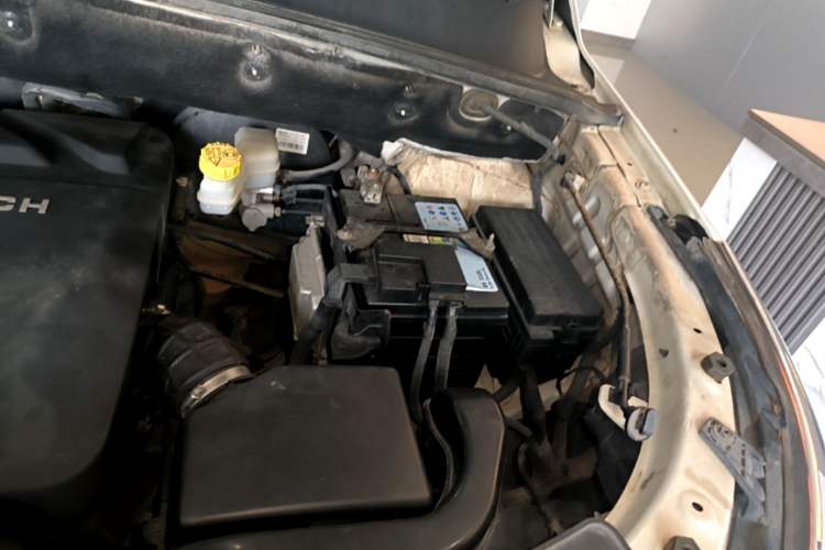 Used Baojun 560 2015 1.8L manual luxury version Engine Bay Left