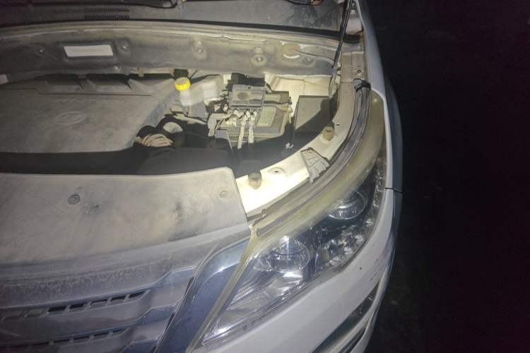 Used Baojun 560 2015 1.8L Manual Elite Edition Engine Bay Left