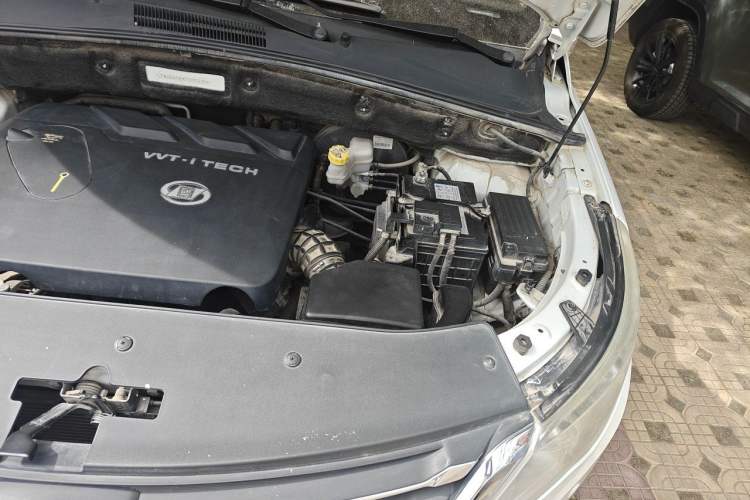 Used Baojun 560 2015 1.8L manual luxury version Engine Bay Left