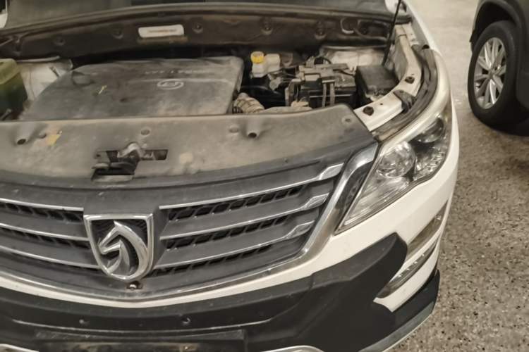 Used Baojun 560 2015 1.8L Manual Elite Edition Engine Bay Left