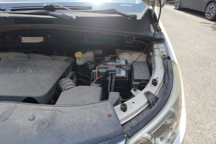 Used Baojun 560 2015 1.8L manual luxury version Engine Bay Left