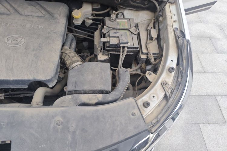 Used Baojun 560 2015 1.8L manual luxury version Engine Bay Left