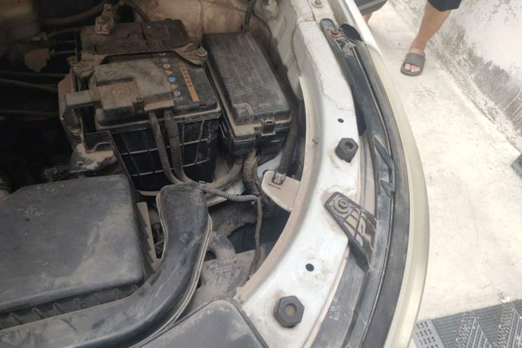 Used Baojun 560 2015 1.8L manual luxury version Engine Bay Left