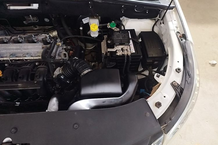 Used Baojun 560 2015 1.8L manual luxury version Engine Bay Left