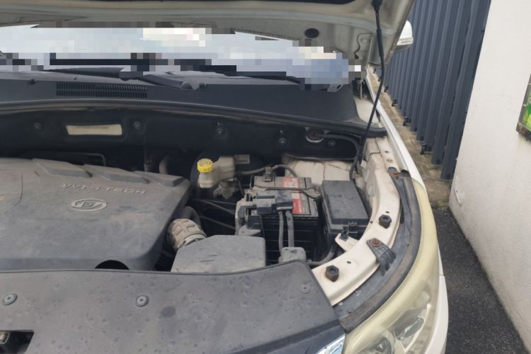Used Baojun 560 2015 1.8L manual luxury version Engine Bay Left
