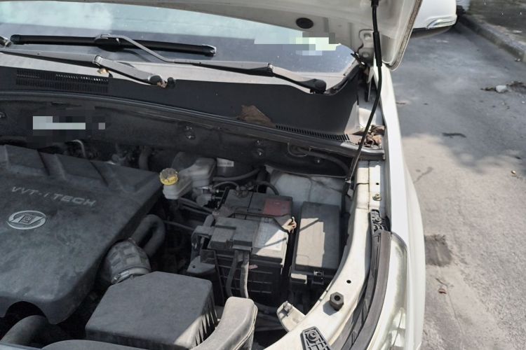 Used Baojun 560 2015 1.8L manual luxury version Engine Bay Left
