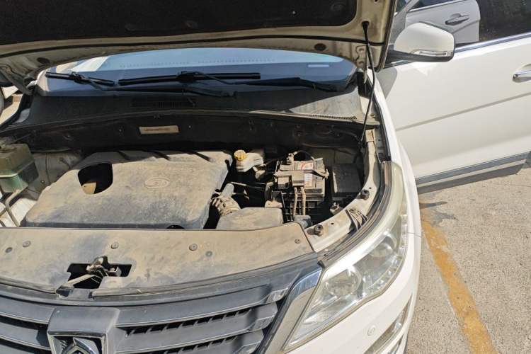 Used Baojun 560 2015 1.8L manual luxury version Engine Bay Left