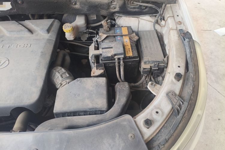 Used Baojun 560 2015 1.8L manual luxury version Engine Bay Left