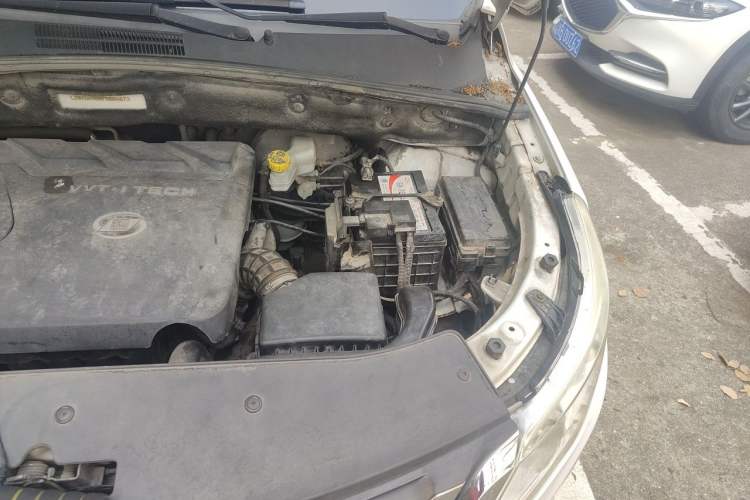 Used Baojun 560 2015 1.8L Manual Elite Edition Engine Bay Left