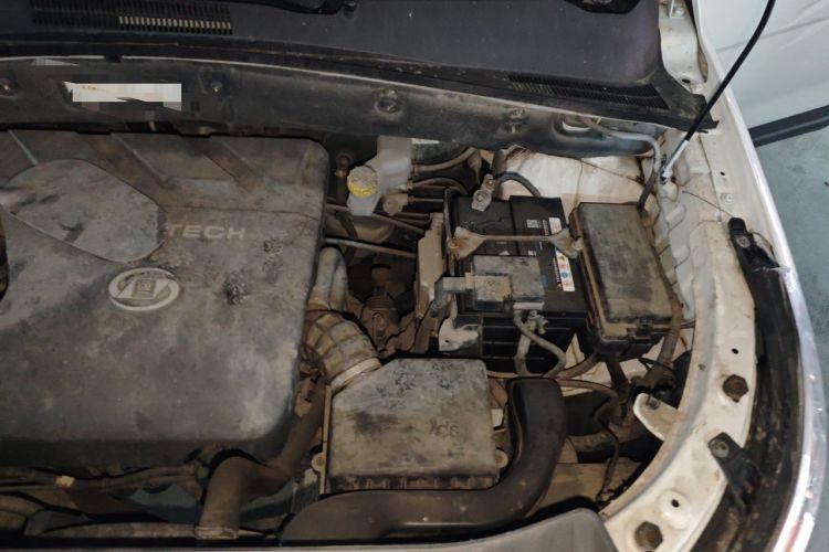 Used Baojun 560 2015 1.8L manual luxury version Engine Bay Left